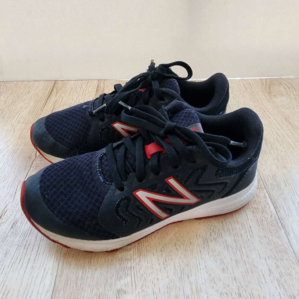 New Balance Kids Shoes Navy and Red Size 1